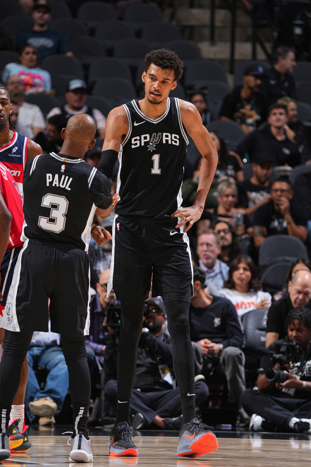 关于赛前NBA常规赛传出新动向，门兴格拉德巴赫调整名单，管理层表态：目标明确，球队文化再被提及的信息